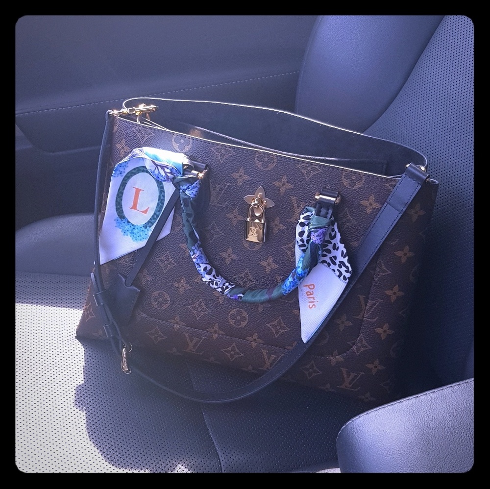 Lv flower tote in black